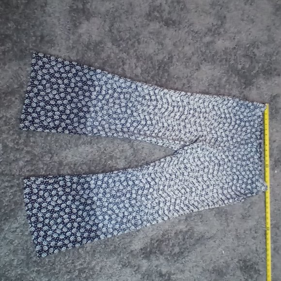 SOHO Apparel Pants Womens Size 10 Wide Leg Beach Light Weight Groovy Flowers - Picture 6 of 8